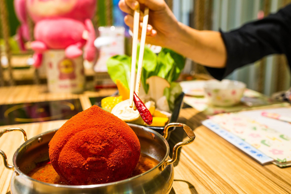 《KOBITOS 森林鍋物》森林小精靈跑進鍋物裡啦！捕捉野生醜比頭！