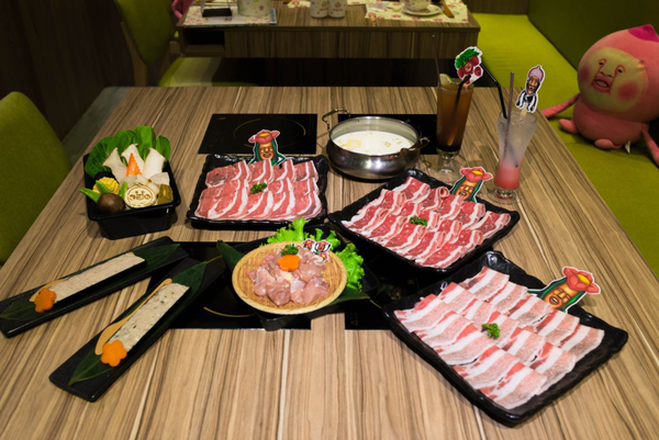 《KOBITOS 森林鍋物》森林小精靈跑進鍋物裡啦！捕捉野生醜比頭！