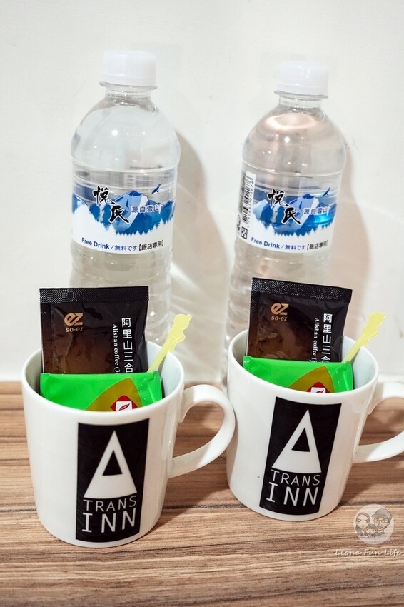 台中市南區忠孝夜市中平價實惠的住宿空間,下樓就能吃正老牌臭豆腐麵線糊、永德堂薏仁牛奶等美食! 傳思文旅Trans Inn