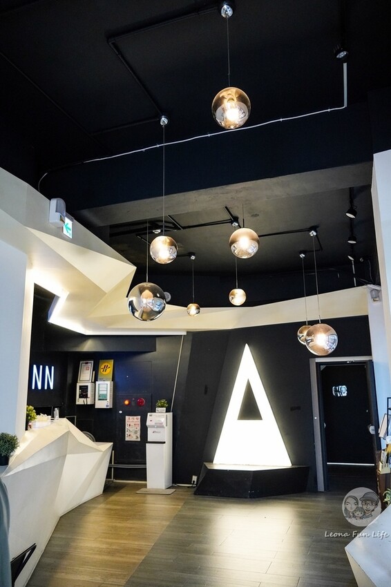 台中市南區忠孝夜市中平價實惠的住宿空間,下樓就能吃正老牌臭豆腐麵線糊、永德堂薏仁牛奶等美食! 傳思文旅Trans Inn