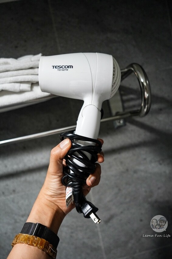 台中市南區忠孝夜市中平價實惠的住宿空間,下樓就能吃正老牌臭豆腐麵線糊、永德堂薏仁牛奶等美食! 傳思文旅Trans Inn