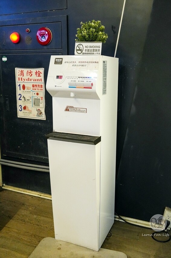 台中市南區忠孝夜市中平價實惠的住宿空間,下樓就能吃正老牌臭豆腐麵線糊、永德堂薏仁牛奶等美食! 傳思文旅Trans Inn