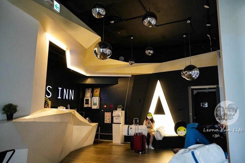 台中市南區忠孝夜市中平價實惠的住宿空間,下樓就能吃正老牌臭豆腐麵線糊、永德堂薏仁牛奶等美食! 傳思文旅Trans Inn