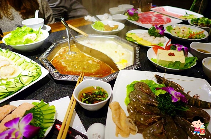 板橋車站美食.東華川府重慶老火鍋.八卦鴛鴦鍋.九宮格火鍋.板橋美食.板橋麻辣鍋.板橋火鍋.