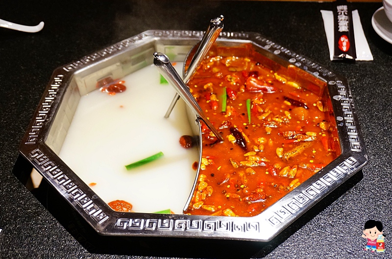 板橋車站美食.東華川府重慶老火鍋.八卦鴛鴦鍋.九宮格火鍋.板橋美食.板橋麻辣鍋.板橋火鍋.