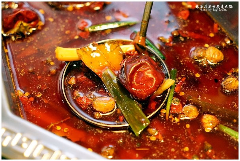 【板橋美食】東華川府重慶老火鍋‧來自四川的道地風味!溫體牛豬肉、內臟必點!