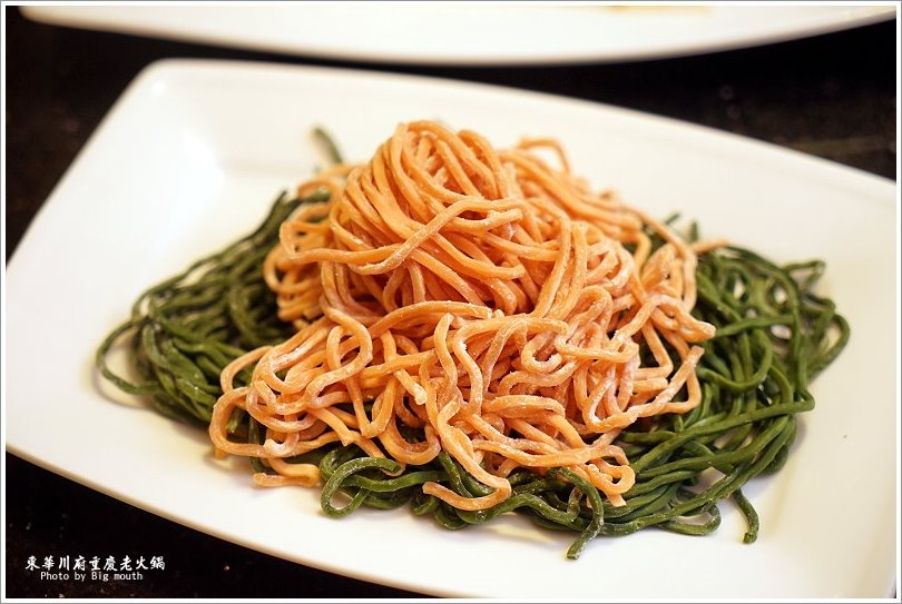 【板橋美食】東華川府重慶老火鍋‧來自四川的道地風味!溫體牛豬肉、內臟必點!