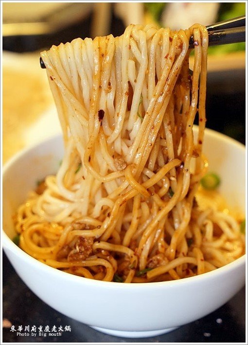 【板橋美食】東華川府重慶老火鍋‧來自四川的道地風味!溫體牛豬肉、內臟必點!