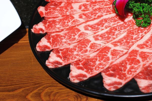 【板橋美食】重慶老火鍋-別的地方吃不到的正統重慶麻辣火鍋精髓美味!九宮格獨特吃法