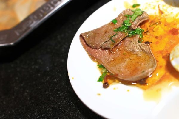 【板橋美食】重慶老火鍋-別的地方吃不到的正統重慶麻辣火鍋精髓美味!九宮格獨特吃法