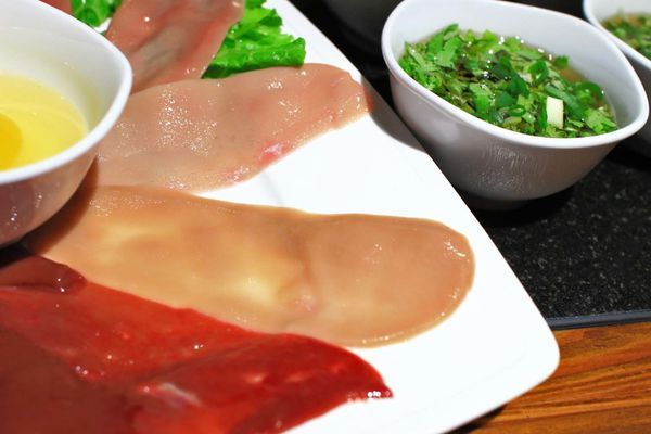 【板橋美食】重慶老火鍋-別的地方吃不到的正統重慶麻辣火鍋精髓美味!九宮格獨特吃法