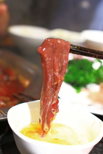 【板橋美食】重慶老火鍋-別的地方吃不到的正統重慶麻辣火鍋精髓美味!九宮格獨特吃法