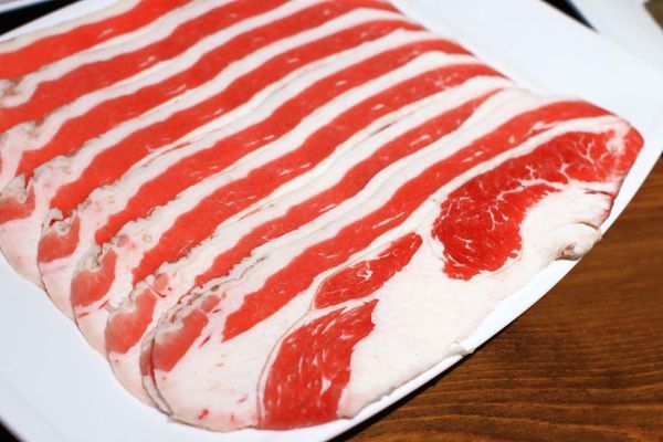 【板橋美食】重慶老火鍋-別的地方吃不到的正統重慶麻辣火鍋精髓美味!九宮格獨特吃法