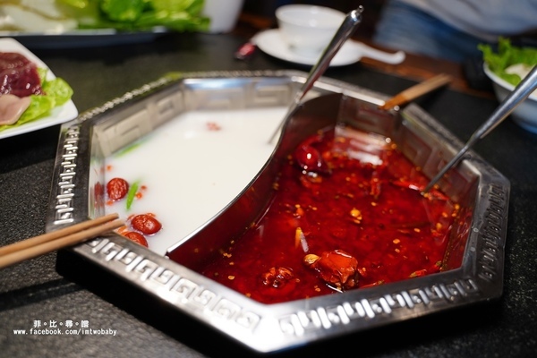 東華川府重慶老火鍋:東華川府重慶老火鍋 正宗重慶老火鍋的辣香鮮美 縈繞舌尖的道地好滋味!板橋必吃美食/麻辣火鍋推薦/文末有驚喜