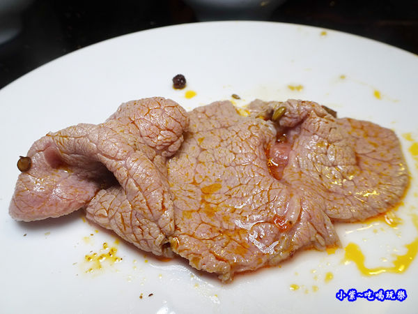 尖叫嫩牛肉-東華川府重慶老火鍋 (2).jpg