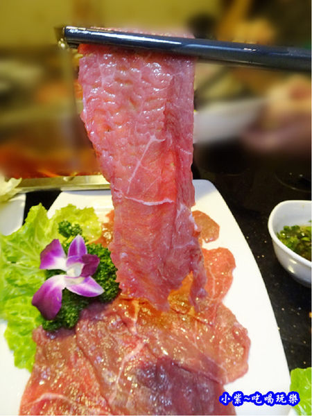 尖叫嫩牛肉-東華川府重慶老火鍋 (4).jpg