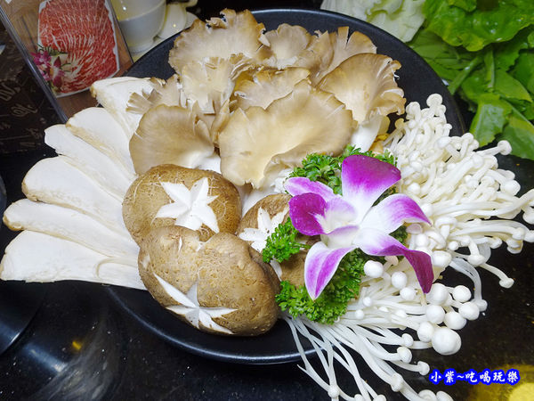 有機菌菇拼盤-東華川府重慶老火鍋.jpg