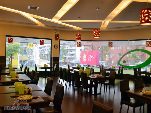 極鮮火鍋05-靠龍安路側的用餐區