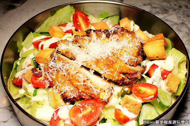 『桃園中壢美食』CARRIE’S美式早午餐(文末有菜單)★中壢sogo附近美式早午餐廳/瘋狂奶昔上傳IG超好拍30公分漢堡有夠威