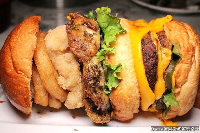 『桃園中壢美食』CARRIE’S美式早午餐(文末有菜單)★中壢sogo附近美式早午餐廳/瘋狂奶昔上傳IG超好拍30公分漢堡有夠威