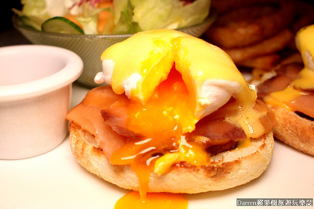 『桃園中壢美食』CARRIE’S美式早午餐(文末有菜單)★中壢sogo附近美式早午餐廳/瘋狂奶昔上傳IG超好拍30公分漢堡有夠威