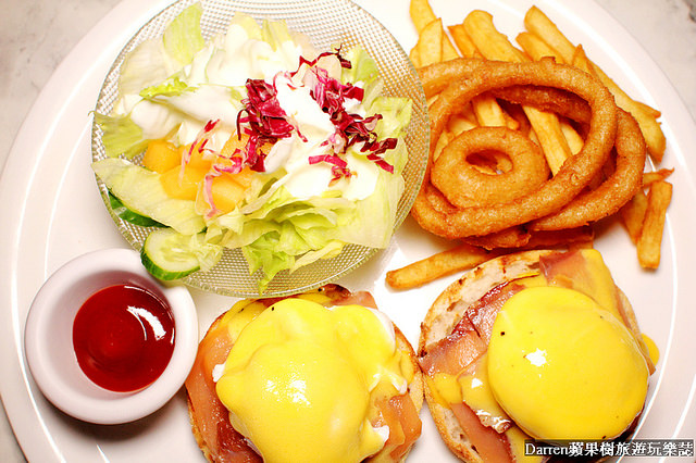 『桃園中壢美食』CARRIE’S美式早午餐(文末有菜單)★中壢sogo附近美式早午餐廳/瘋狂奶昔上傳IG超好拍30公分漢堡有夠威