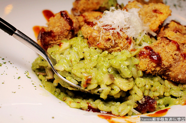 『桃園中壢美食』CARRIE’S美式早午餐(文末有菜單)★中壢sogo附近美式早午餐廳/瘋狂奶昔上傳IG超好拍30公分漢堡有夠威