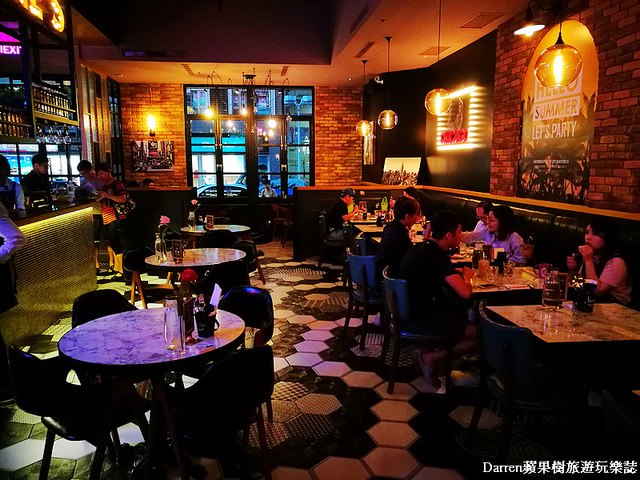 『桃園中壢美食』CARRIE’S美式早午餐(文末有菜單)★中壢sogo附近美式早午餐廳/瘋狂奶昔上傳IG超好拍30公分漢堡有夠威