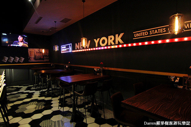 『桃園中壢美食』CARRIE’S美式早午餐(文末有菜單)★中壢sogo附近美式早午餐廳/瘋狂奶昔上傳IG超好拍30公分漢堡有夠威