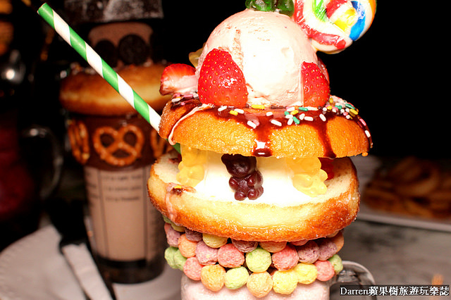 『桃園中壢美食』CARRIE’S美式早午餐(文末有菜單)★中壢sogo附近美式早午餐廳/瘋狂奶昔上傳IG超好拍30公分漢堡有夠威
