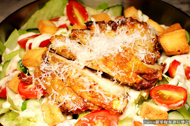 『桃園中壢美食』CARRIE’S美式早午餐(文末有菜單)★中壢sogo附近美式早午餐廳/瘋狂奶昔上傳IG超好拍30公分漢堡有夠威