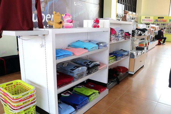 台灣樂活觀光襪廠:【彰化景點】LOHO樂活襪之鄉博物館~樂活觀光襪廠/五顏六色的彩虹大樓建築/MIT台灣製造機能襪/極抗臭超機能襪/彩繪牆及戲沙池