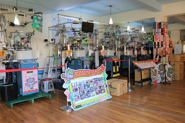 台灣樂活觀光襪廠：【彰化社頭景點】樂活襪之鄉博物館(樂活織襪觀光工廠)~DIY襪子手作公仔，免門票親子遊趴趴走