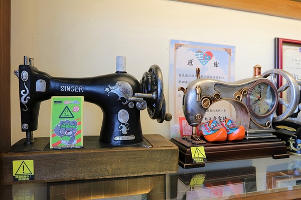 台灣樂活觀光襪廠：【彰化社頭景點】樂活襪之鄉博物館(樂活織襪觀光工廠)~DIY襪子手作公仔，免門票親子遊趴趴走