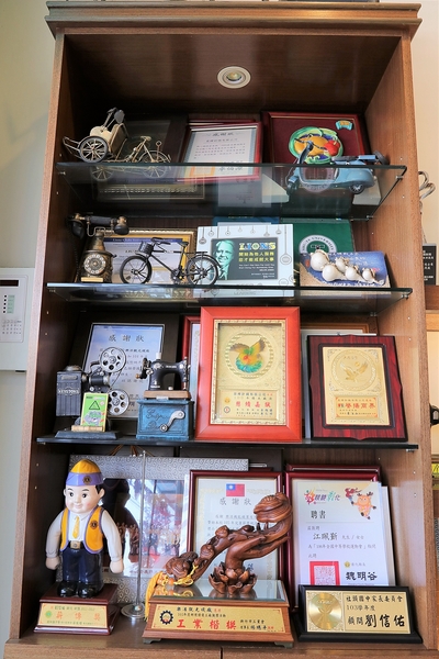 台灣樂活觀光襪廠：【彰化社頭景點】樂活襪之鄉博物館(樂活織襪觀光工廠)~DIY襪子手作公仔，免門票親子遊趴趴走