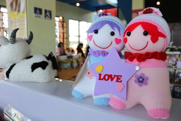 台灣樂活觀光襪廠:【彰化景點】LOHO樂活襪之鄉博物館~樂活觀光襪廠/五顏六色的彩虹大樓建築/MIT台灣製造機能襪/極抗臭超機能襪/彩繪牆及戲沙池