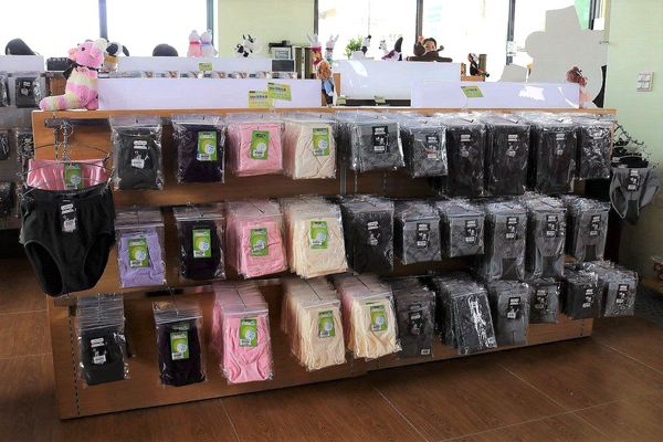 台灣樂活觀光襪廠:【彰化景點】LOHO樂活襪之鄉博物館~樂活觀光襪廠/五顏六色的彩虹大樓建築/MIT台灣製造機能襪/極抗臭超機能襪/彩繪牆及戲沙池