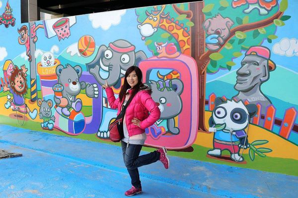 台灣樂活觀光襪廠:【彰化景點】LOHO樂活襪之鄉博物館~樂活觀光襪廠/五顏六色的彩虹大樓建築/MIT台灣製造機能襪/極抗臭超機能襪/彩繪牆及戲沙池