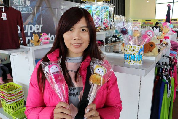 台灣樂活觀光襪廠:【彰化景點】LOHO樂活襪之鄉博物館~樂活觀光襪廠/五顏六色的彩虹大樓建築/MIT台灣製造機能襪/極抗臭超機能襪/彩繪牆及戲沙池