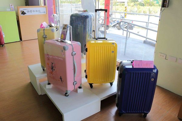 台灣樂活觀光襪廠:【彰化景點】LOHO樂活襪之鄉博物館~樂活觀光襪廠/五顏六色的彩虹大樓建築/MIT台灣製造機能襪/極抗臭超機能襪/彩繪牆及戲沙池