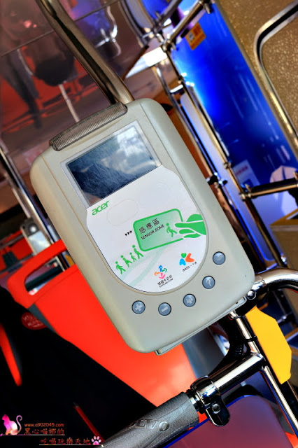 搭乘開頂雙層巴士遊高雄，在地人私藏美食、景點全攻略！！上車就開始筆記古早味小吃，帶你看遍海洋城市新風貌，聽見不一樣的港都歷史故事！