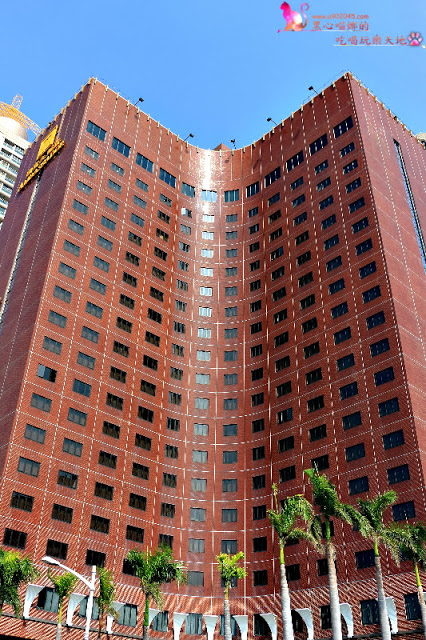 搭乘開頂雙層巴士遊高雄，在地人私藏美食、景點全攻略！！上車就開始筆記古早味小吃，帶你看遍海洋城市新風貌，聽見不一樣的港都歷史故事！