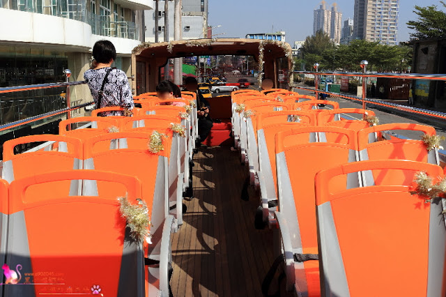 搭乘開頂雙層巴士遊高雄，在地人私藏美食、景點全攻略！！上車就開始筆記古早味小吃，帶你看遍海洋城市新風貌，聽見不一樣的港都歷史故事！