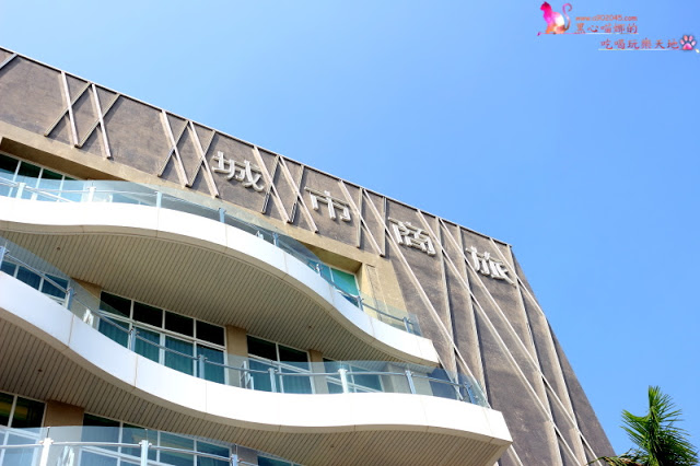 搭乘開頂雙層巴士遊高雄，在地人私藏美食、景點全攻略！！上車就開始筆記古早味小吃，帶你看遍海洋城市新風貌，聽見不一樣的港都歷史故事！