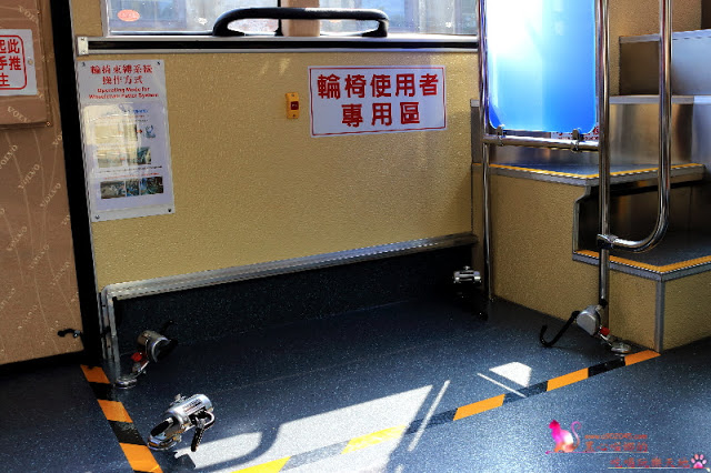 搭乘開頂雙層巴士遊高雄，在地人私藏美食、景點全攻略！！上車就開始筆記古早味小吃，帶你看遍海洋城市新風貌，聽見不一樣的港都歷史故事！