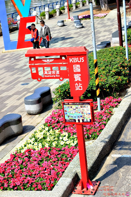 搭乘開頂雙層巴士遊高雄，在地人私藏美食、景點全攻略！！上車就開始筆記古早味小吃，帶你看遍海洋城市新風貌，聽見不一樣的港都歷史故事！