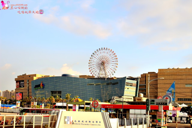搭乘開頂雙層巴士遊高雄，在地人私藏美食、景點全攻略！！上車就開始筆記古早味小吃，帶你看遍海洋城市新風貌，聽見不一樣的港都歷史故事！