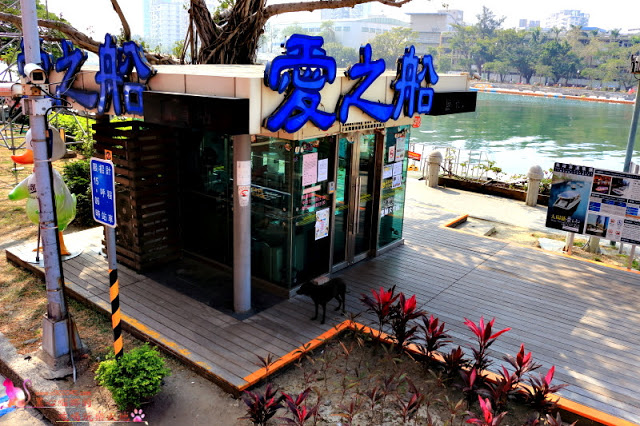 搭乘開頂雙層巴士遊高雄，在地人私藏美食、景點全攻略！！上車就開始筆記古早味小吃，帶你看遍海洋城市新風貌，聽見不一樣的港都歷史故事！