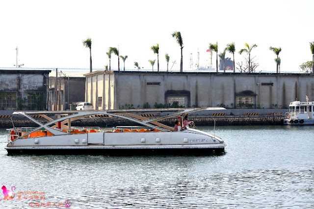 搭乘開頂雙層巴士遊高雄，在地人私藏美食、景點全攻略！！上車就開始筆記古早味小吃，帶你看遍海洋城市新風貌，聽見不一樣的港都歷史故事！