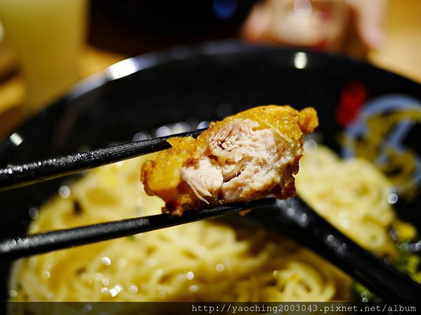 鹿兒島豚骨拉麵 勘場：台中西區 勘場鹿兒島拉麵KANBA，鹿兒島來的拉麵由日籍師傅親自料理，黑豬五花肥而不膩海外首家店選在草悟道商圈